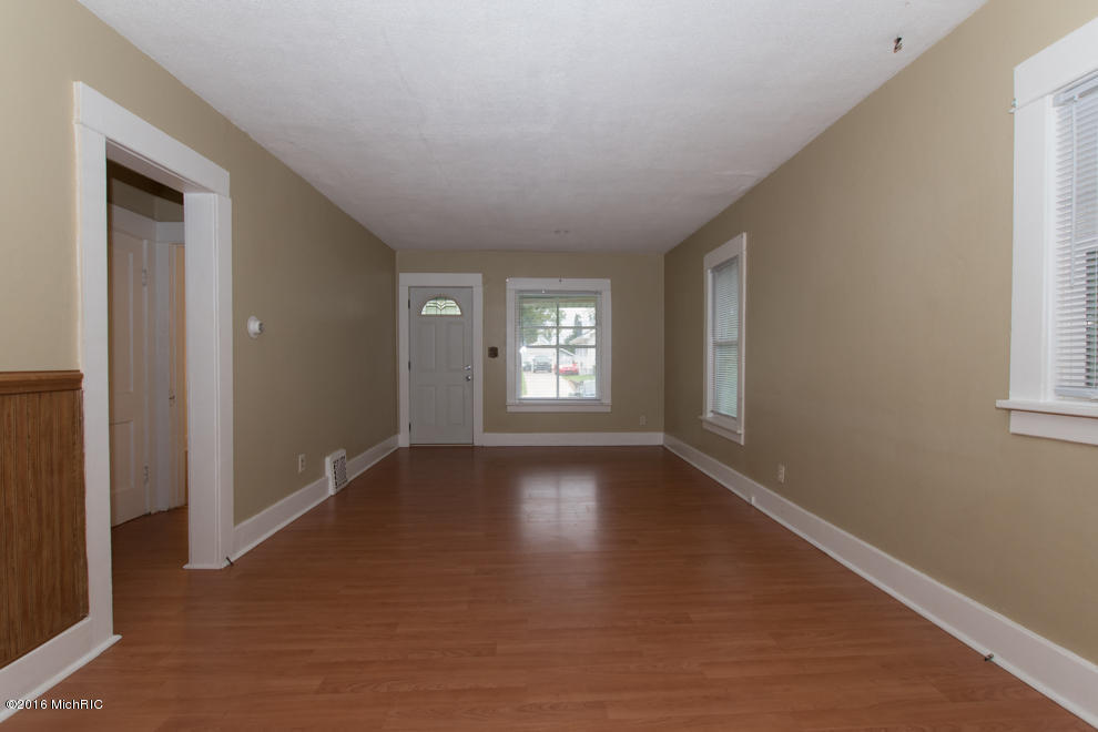 37 Avenue B, Springfield, MI 49037 photo 2