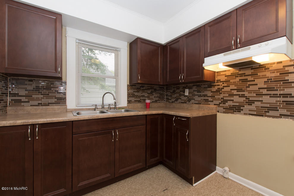 37 Avenue B, Springfield, MI 49037 photo 4