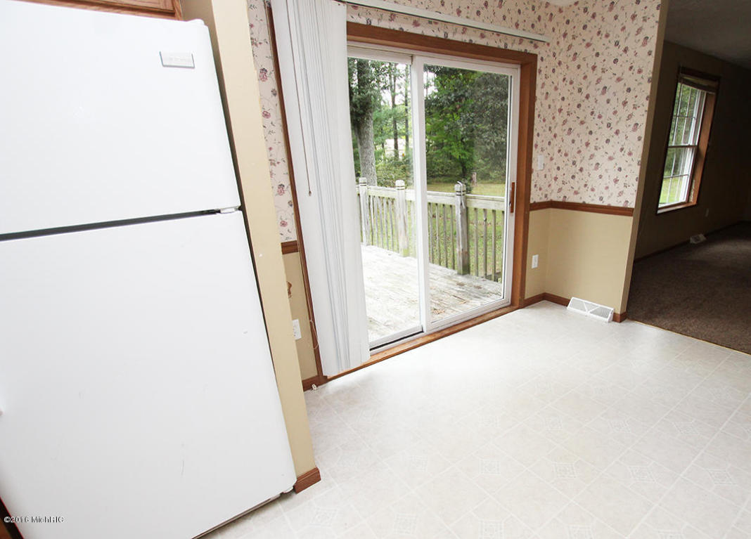 2709 S Walnut Ave, White Cloud, MI 49349 photo 5