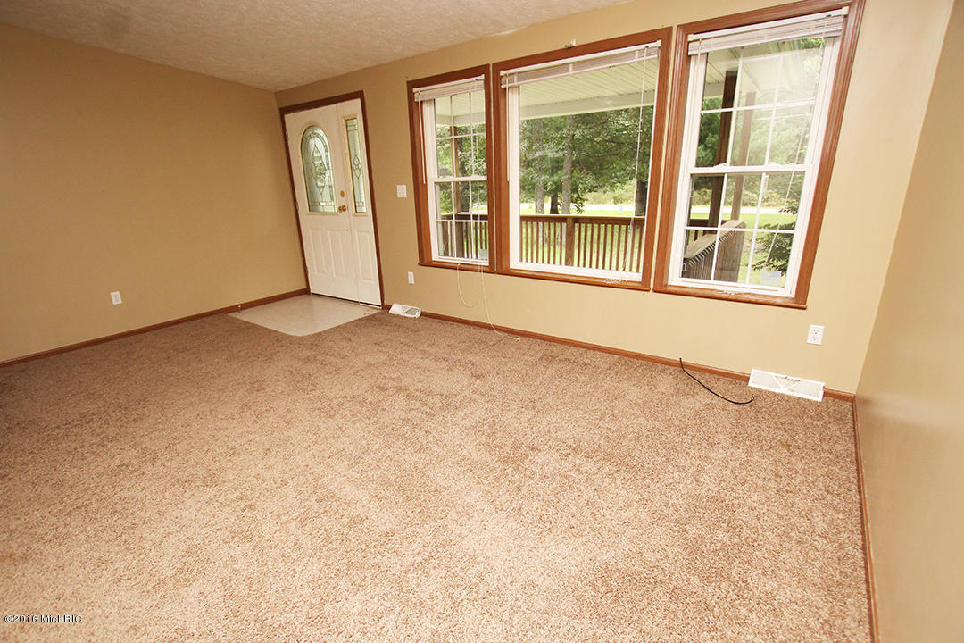 2709 S Walnut Ave, White Cloud, MI 49349 photo 11