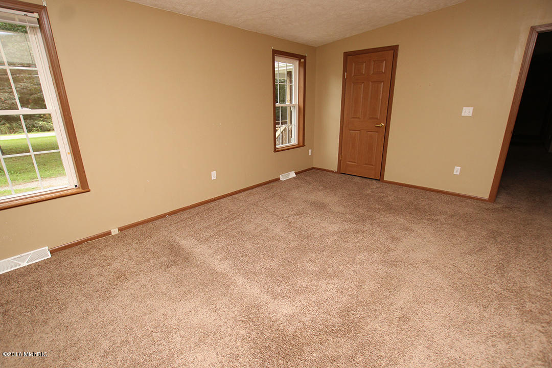 2709 S Walnut Ave, White Cloud, MI 49349 photo 15