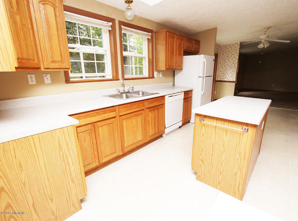 2709 S Walnut Ave, White Cloud, MI 49349 photo 8