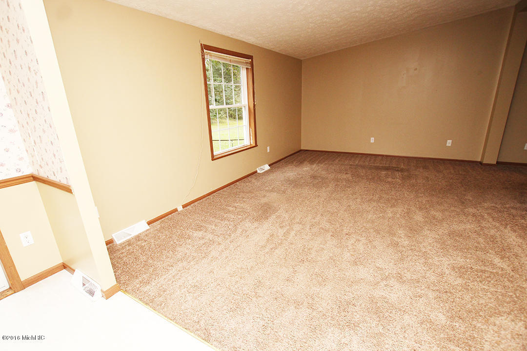 2709 S Walnut Ave, White Cloud, MI 49349 photo 4