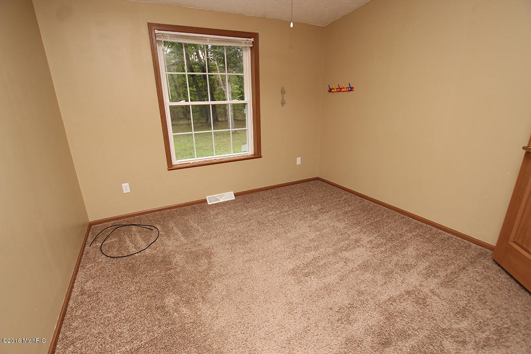 2709 S Walnut Ave, White Cloud, MI 49349 photo 13