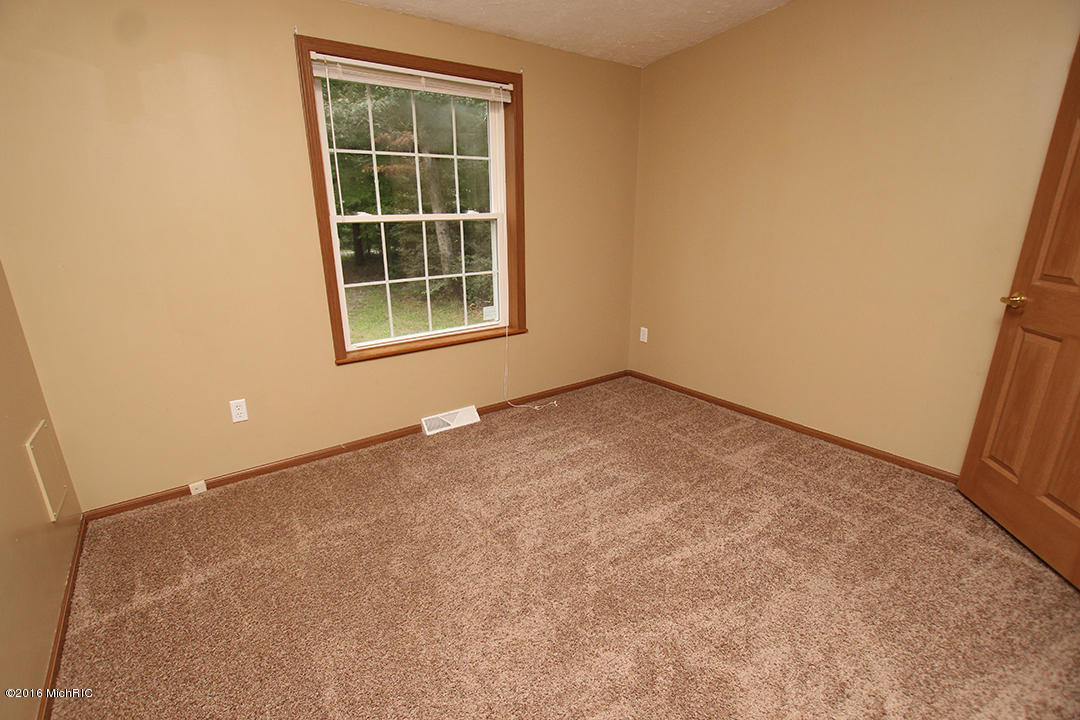 2709 S Walnut Ave, White Cloud, MI 49349 photo 14