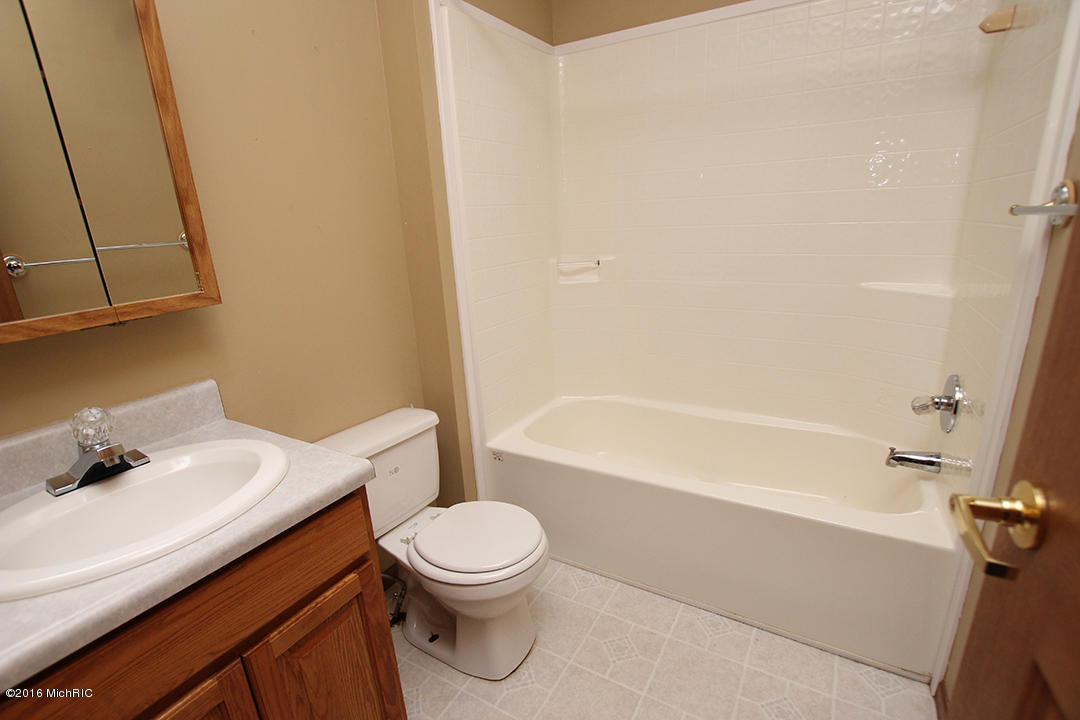 2709 S Walnut Ave, White Cloud, MI 49349 photo 12