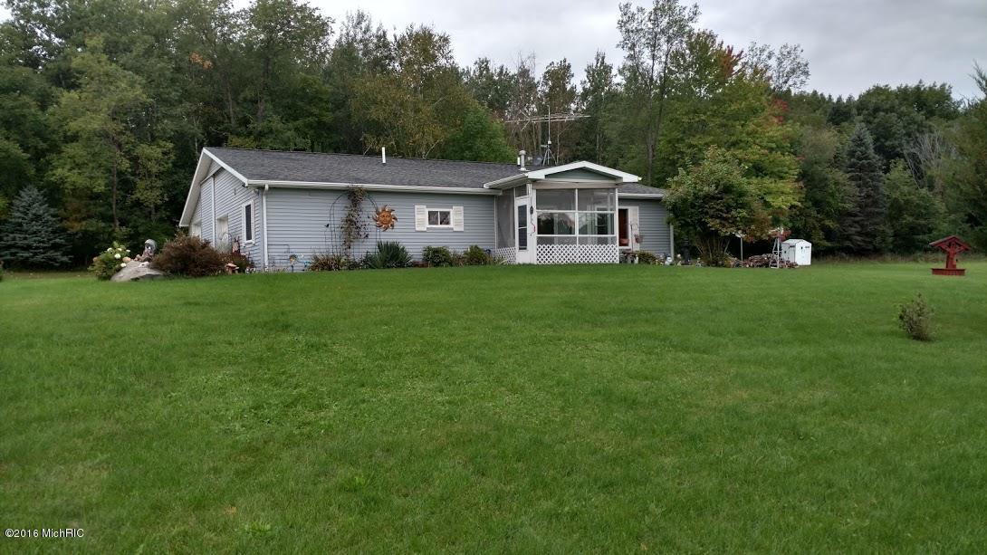 2726 S Duffield Rd, Sumner, MI 48889 photo 1