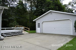 935 Park St, Belding, MI 48809 photo 15