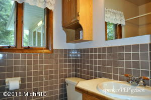 935 Park St, Belding, MI 48809 photo 12