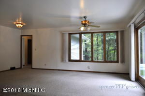 935 Park St, Belding, MI 48809 photo 11