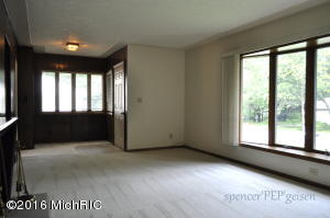 935 Park St, Belding, MI 48809 photo 5