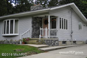 935 Park St, Belding, MI 48809 photo 3