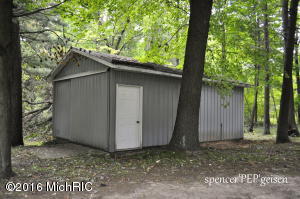 935 Park St, Belding, MI 48809 photo 23