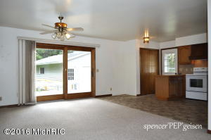 935 Park St, Belding, MI 48809 photo 7