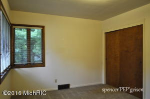 935 Park St, Belding, MI 48809 photo 14