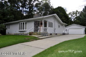 935 Park St, Belding, MI 48809 photo 2