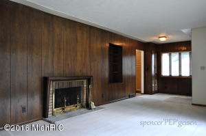 935 Park St, Belding, MI 48809 photo 6