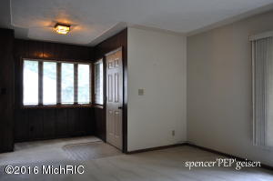 935 Park St, Belding, MI 48809 photo 4