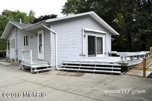 935 Park St, Belding, MI 48809 photo 16