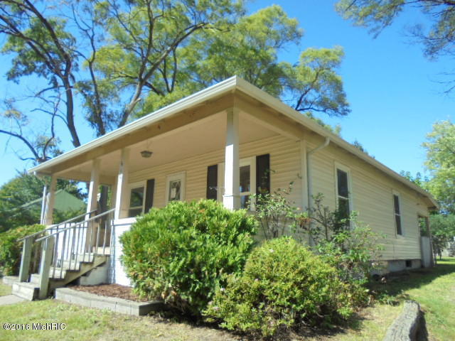 610 Morton Ave, Belding, MI 48809 photo 3