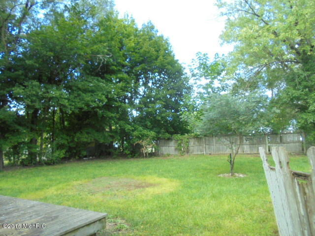 610 Morton Ave, Belding, MI 48809 photo 9