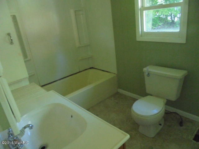 610 Morton Ave, Belding, MI 48809 photo 22