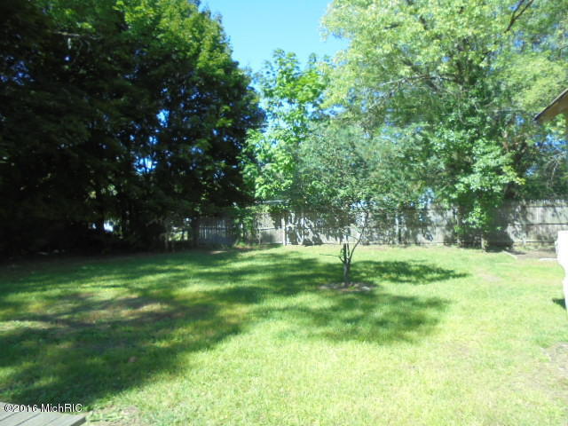 610 Morton Ave, Belding, MI 48809 photo 5