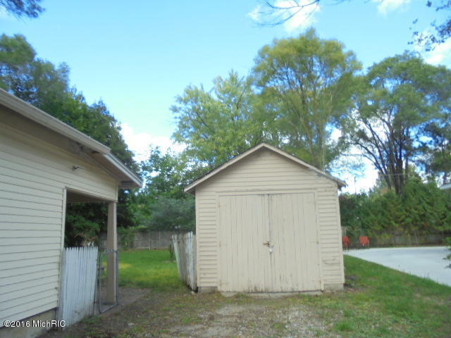 610 Morton Ave, Belding, MI 48809 photo 8