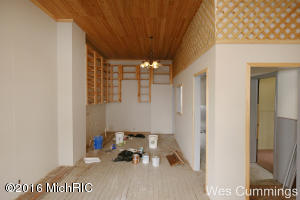121 E Congress St, Belding, MI 48809 photo 8