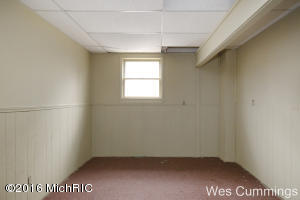 121 E Congress St, Belding, MI 48809 photo 11
