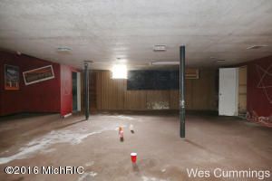 121 E Congress St, Belding, MI 48809 photo 12