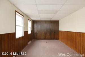 121 E Congress St, Belding, MI 48809 photo 7