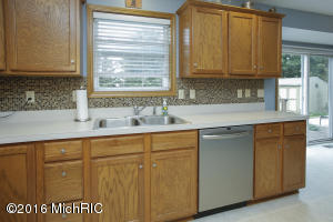 1205 Comstock Dr, Marshall, MI 49068 photo 9