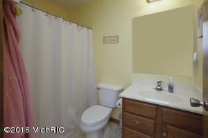 1205 Comstock Dr, Marshall, MI 49068 photo 17