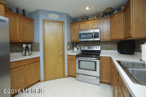 1205 Comstock Dr, Marshall, MI 49068 photo 8