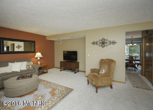 1205 Comstock Dr, Marshall, MI 49068 photo 5