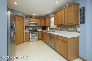 1205 Comstock Dr, Marshall, MI 49068 photo 7