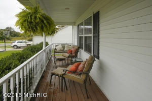1205 Comstock Dr, Marshall, MI 49068 photo 3