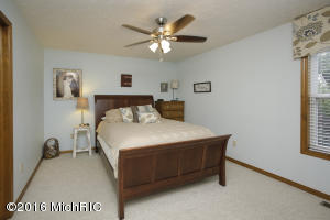 1205 Comstock Dr, Marshall, MI 49068 photo 13
