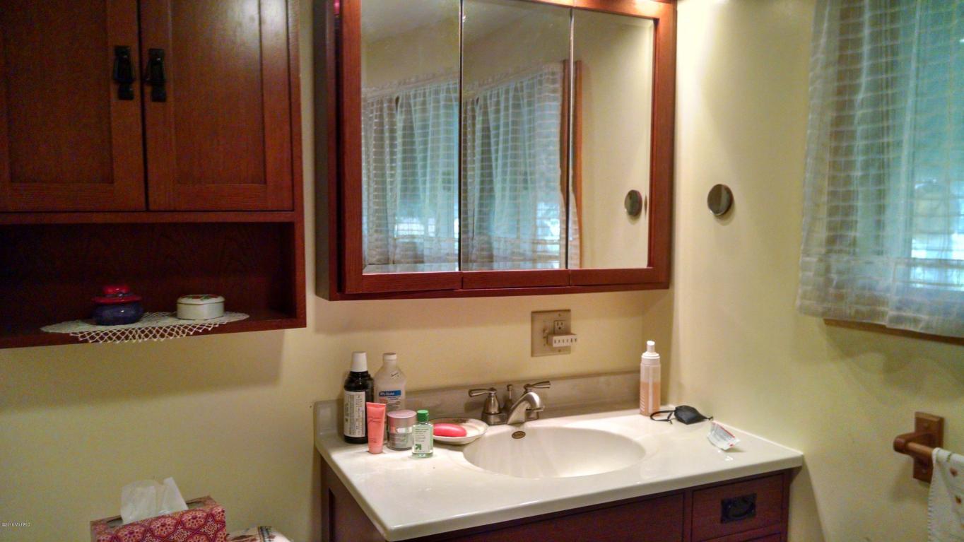 9739 E Carson City Rd, Carson City, MI 48811 photo 8