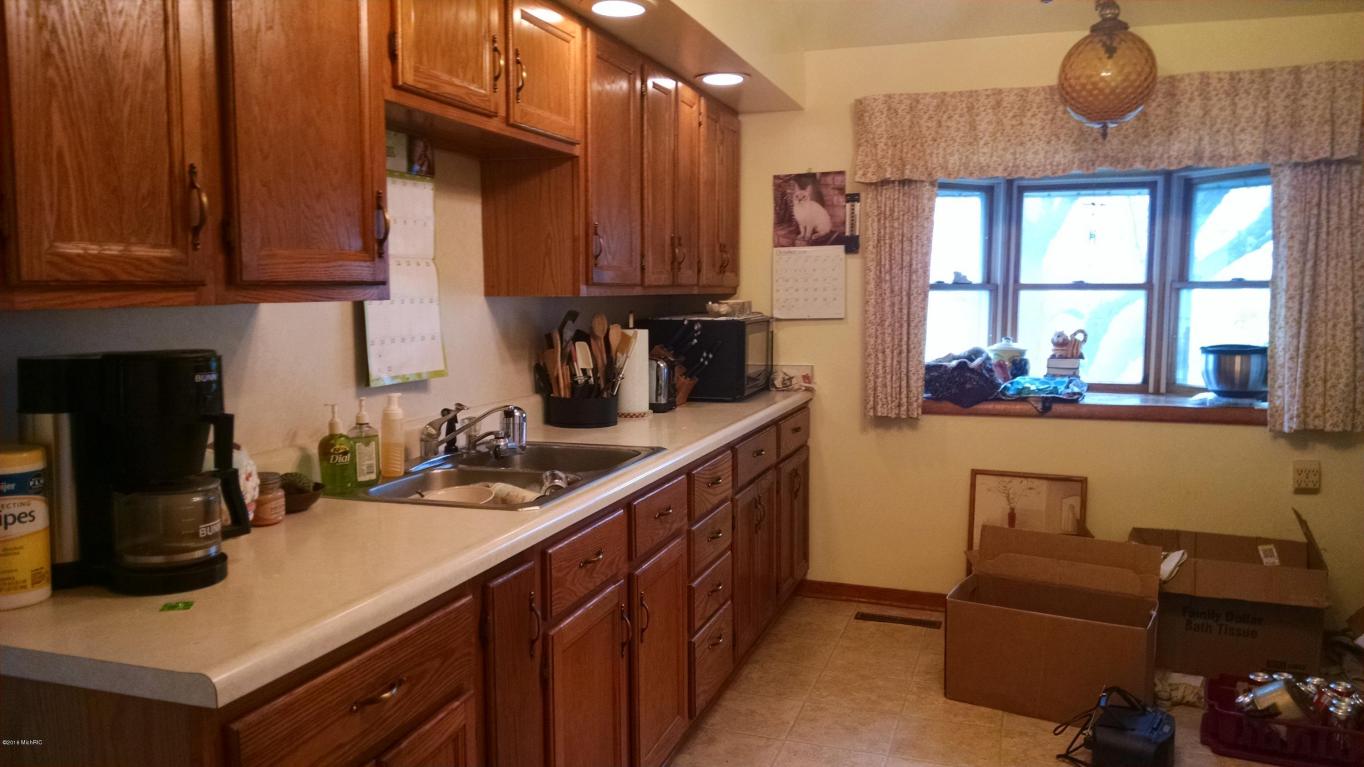 9739 E Carson City Rd, Carson City, MI 48811 photo 2
