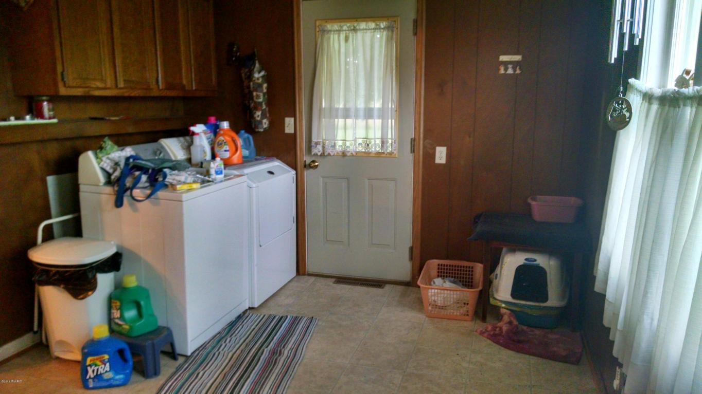 9739 E Carson City Rd, Carson City, MI 48811 photo 13