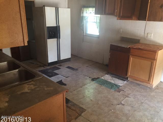 210 E 2nd, Galien, MI 49113 photo 4