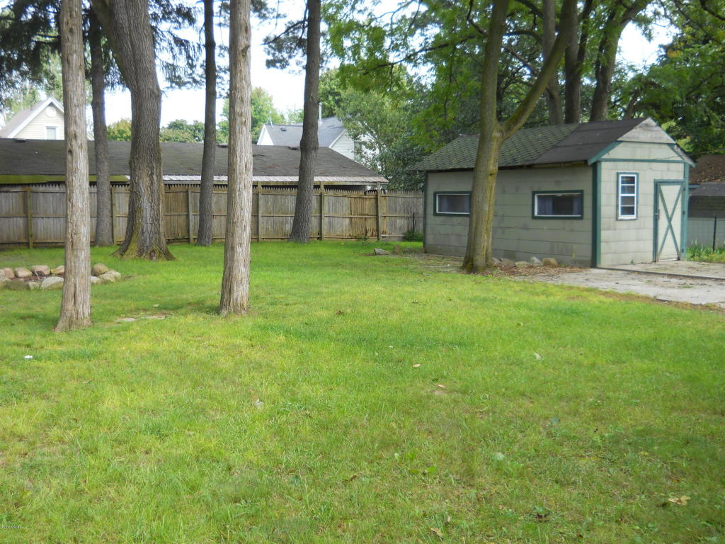 740 Morton St, Belding, MI 48809 photo 13