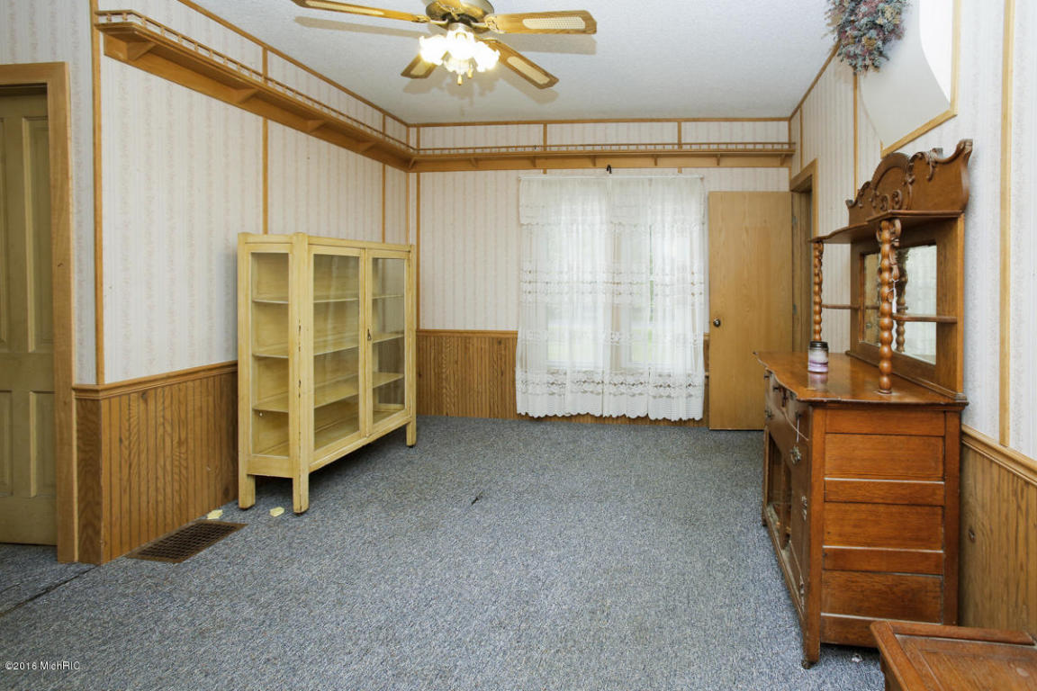 706 N 10th St, Plainwell, MI 49080 photo 10