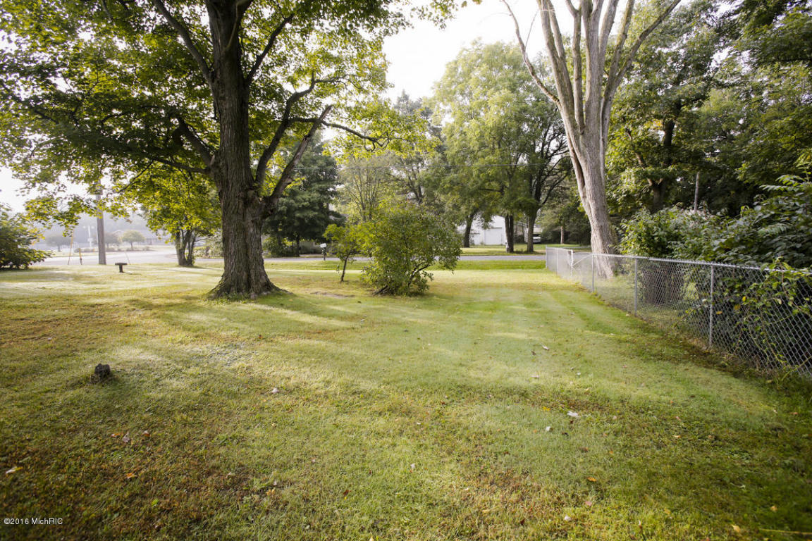 706 N 10th St, Plainwell, MI 49080 photo 27