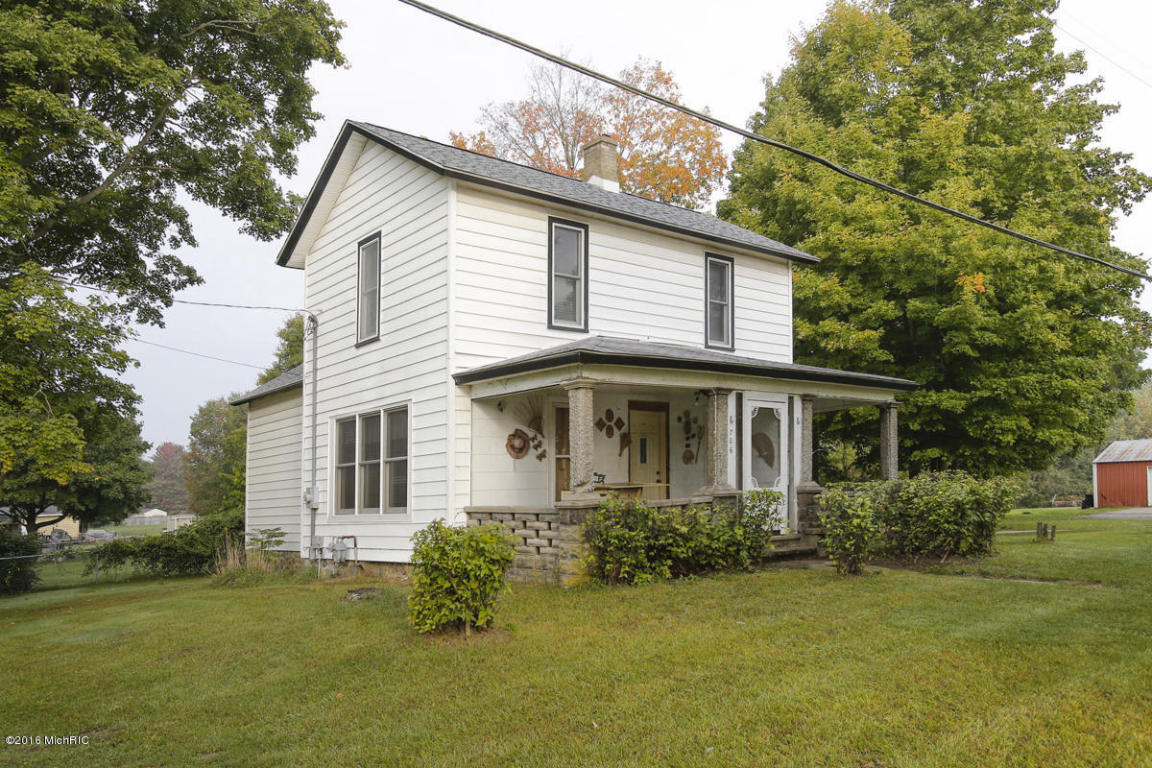 706 N 10th St, Plainwell, MI 49080 photo 2