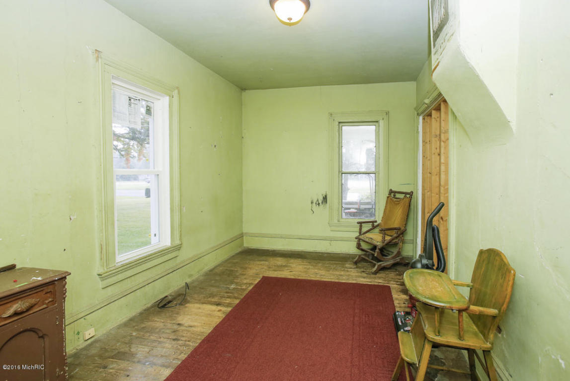 706 N 10th St, Plainwell, MI 49080 photo 11