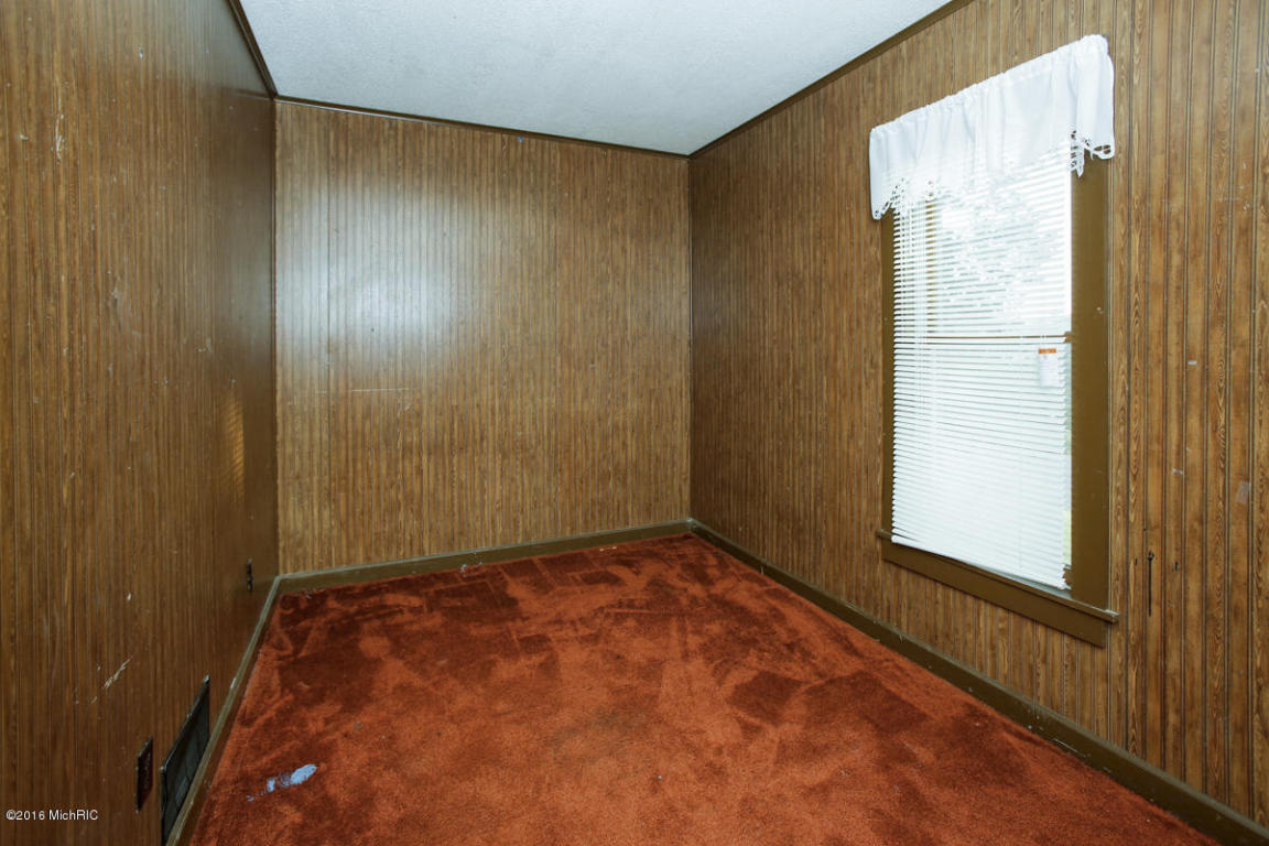 706 N 10th St, Plainwell, MI 49080 photo 16