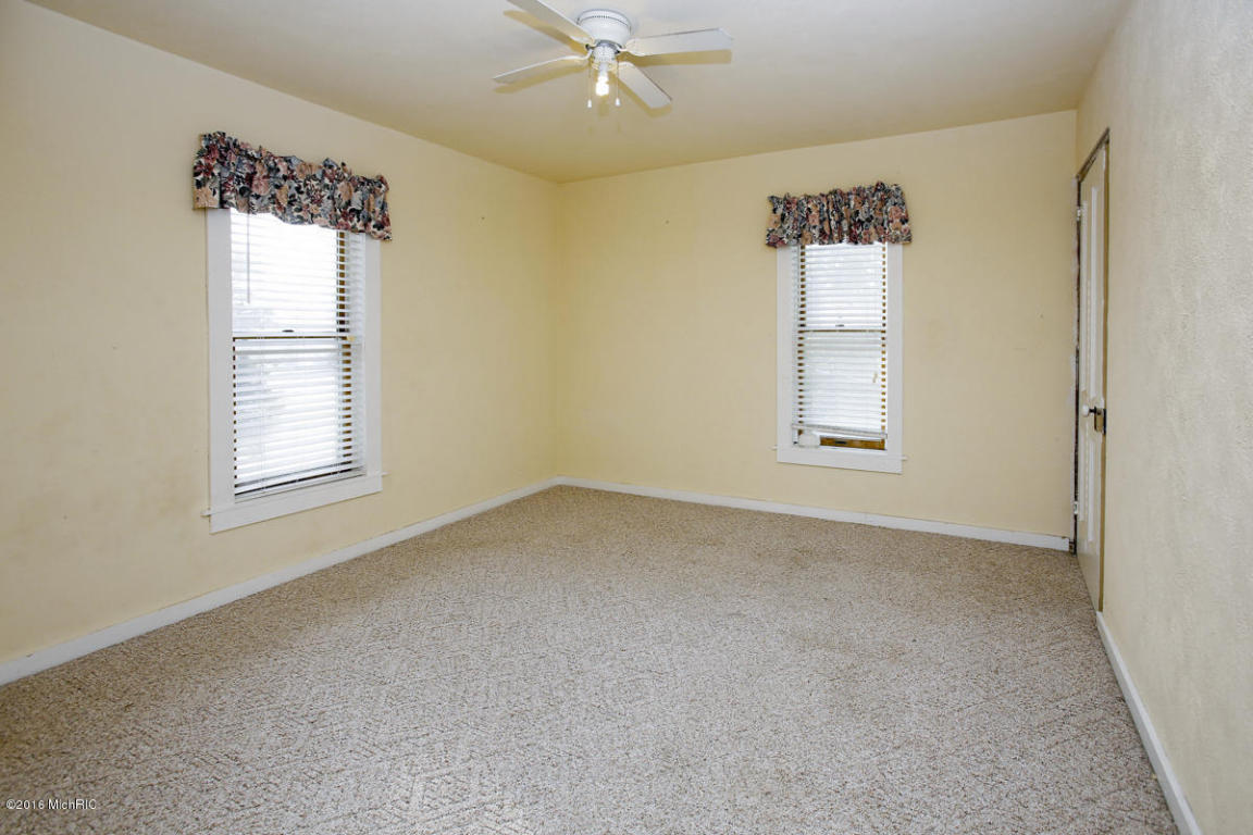 706 N 10th St, Plainwell, MI 49080 photo 15